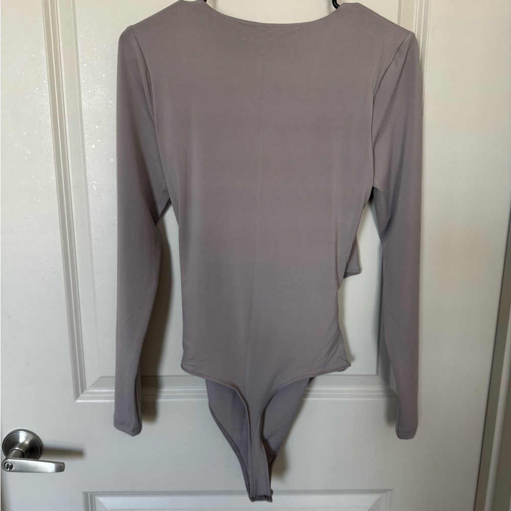NWT Gray Long Sleeve Bodysuit - Picture 4 of 5